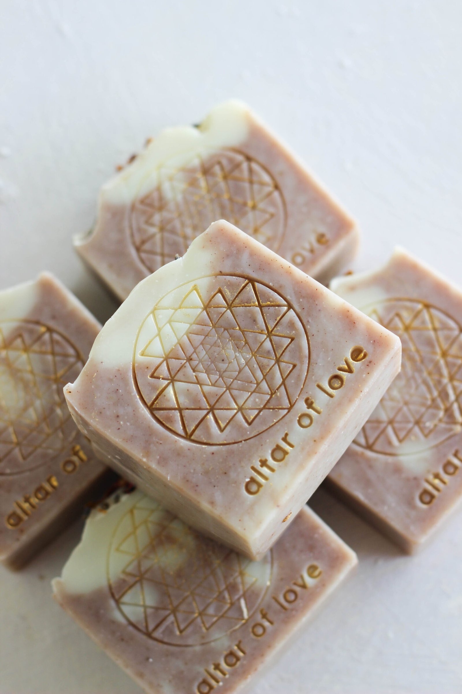 ALTAR OF LOVE ARTISANAL SOAP Texture Hover